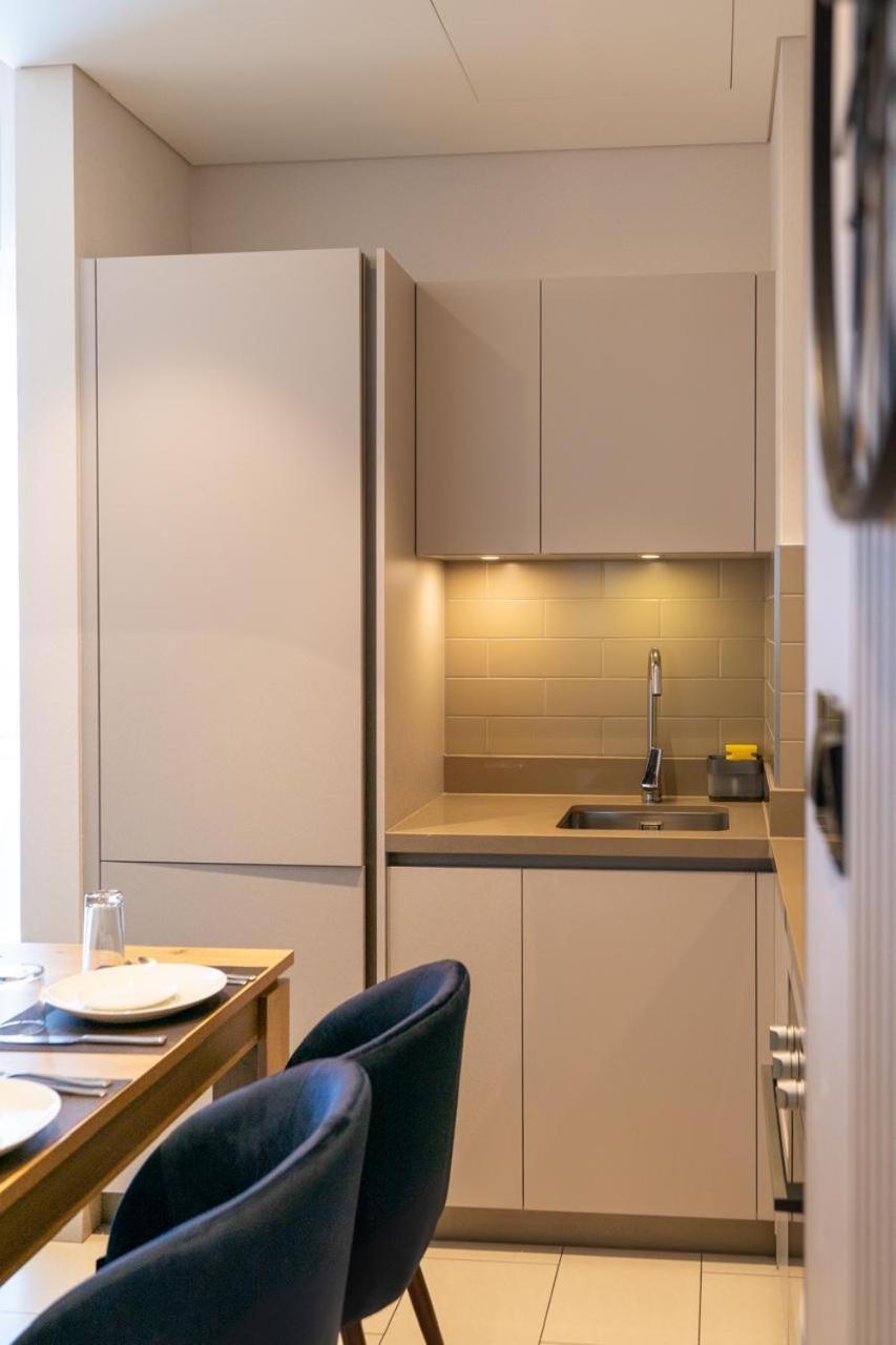 By Latinem Luxury 1br Cvr A2910 Near Burj Khalifa Dubai